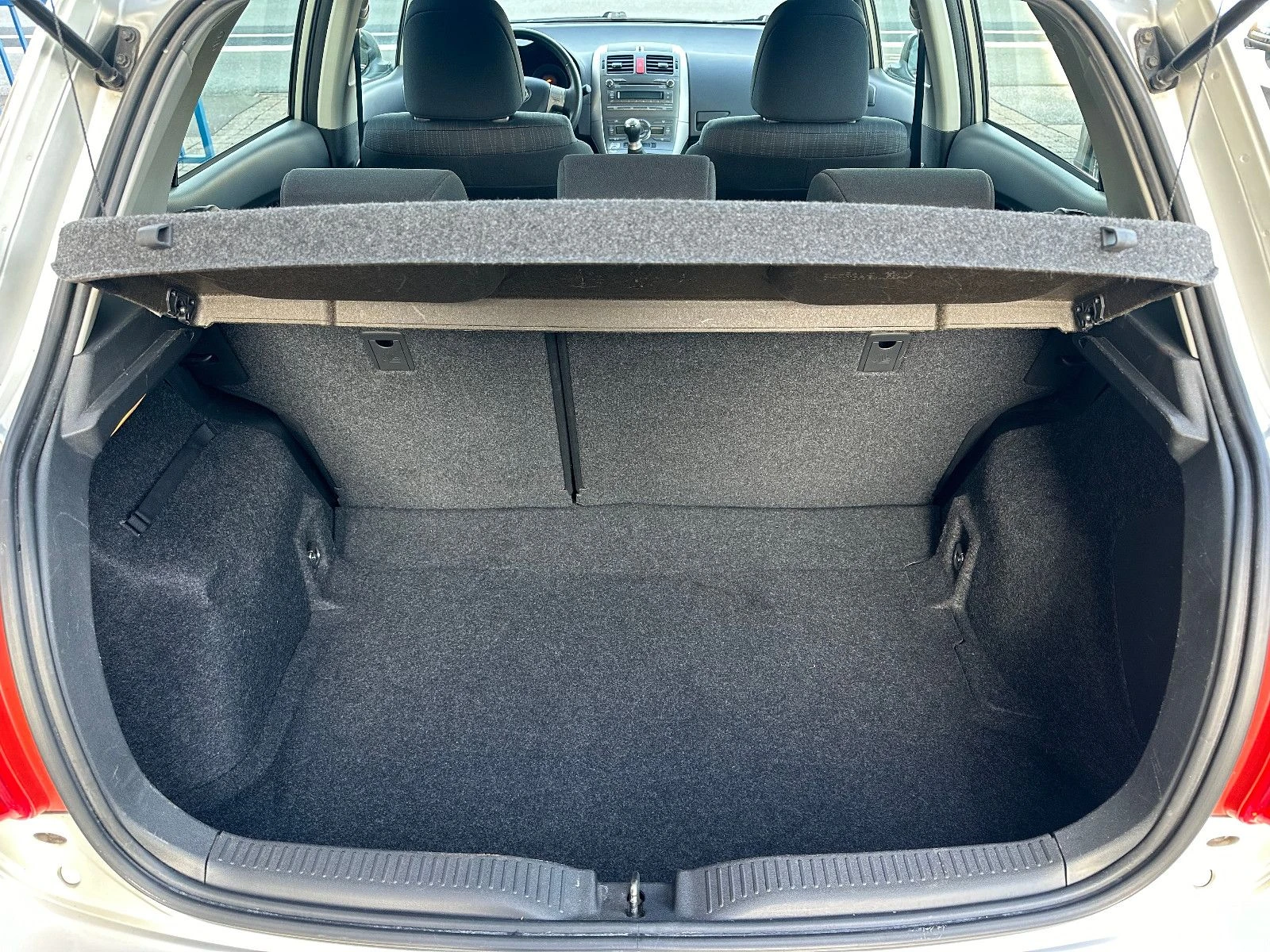 Toyota Auris * 1.6* 124* , снимка 14 - Автомобили и джипове - 54236938