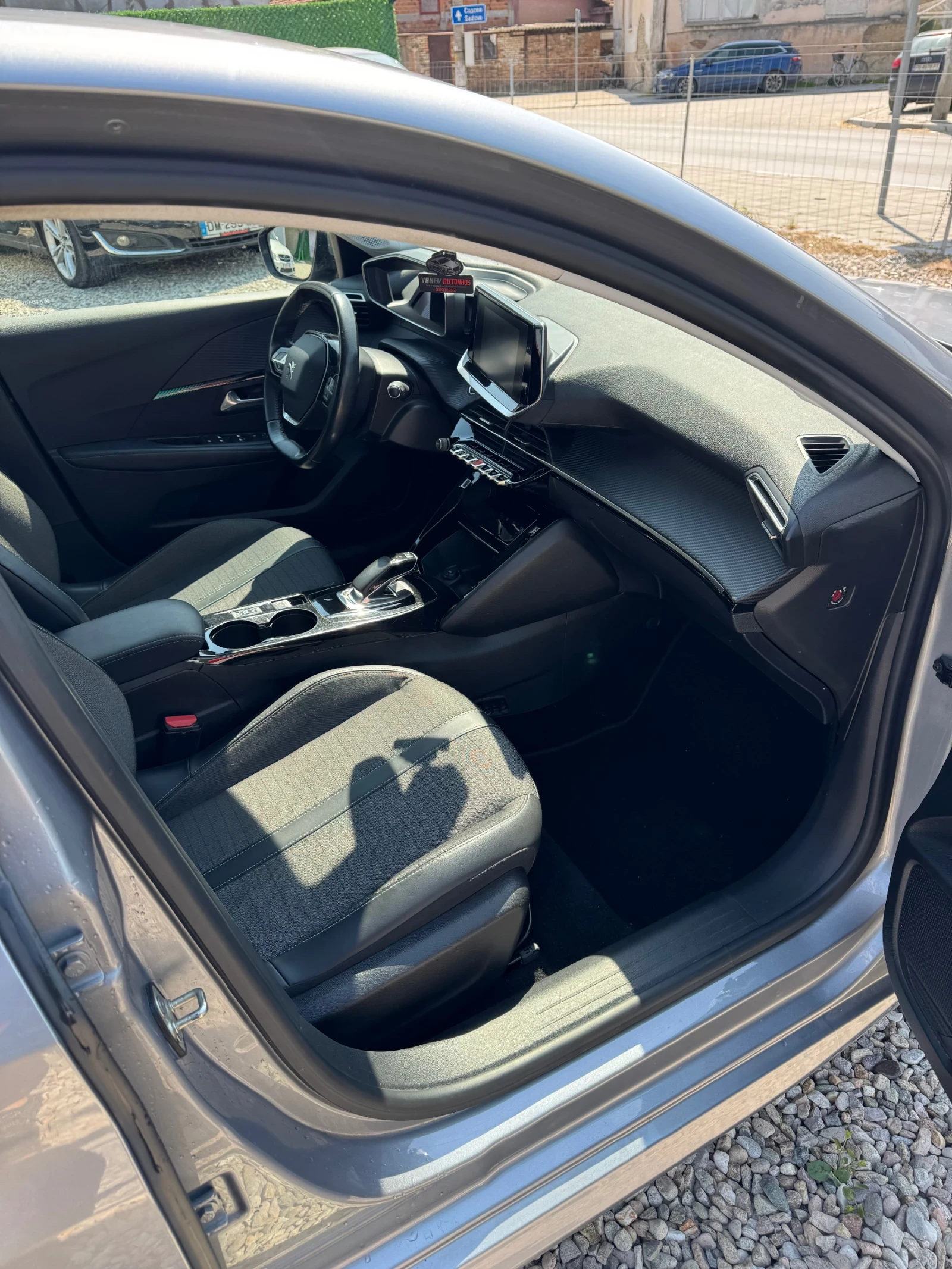 Peugeot 208 Allure / 50kWh / FullLed / Keyless / ГАРАНЦИЯ, снимка 9 - Автомобили и джипове - 54357523