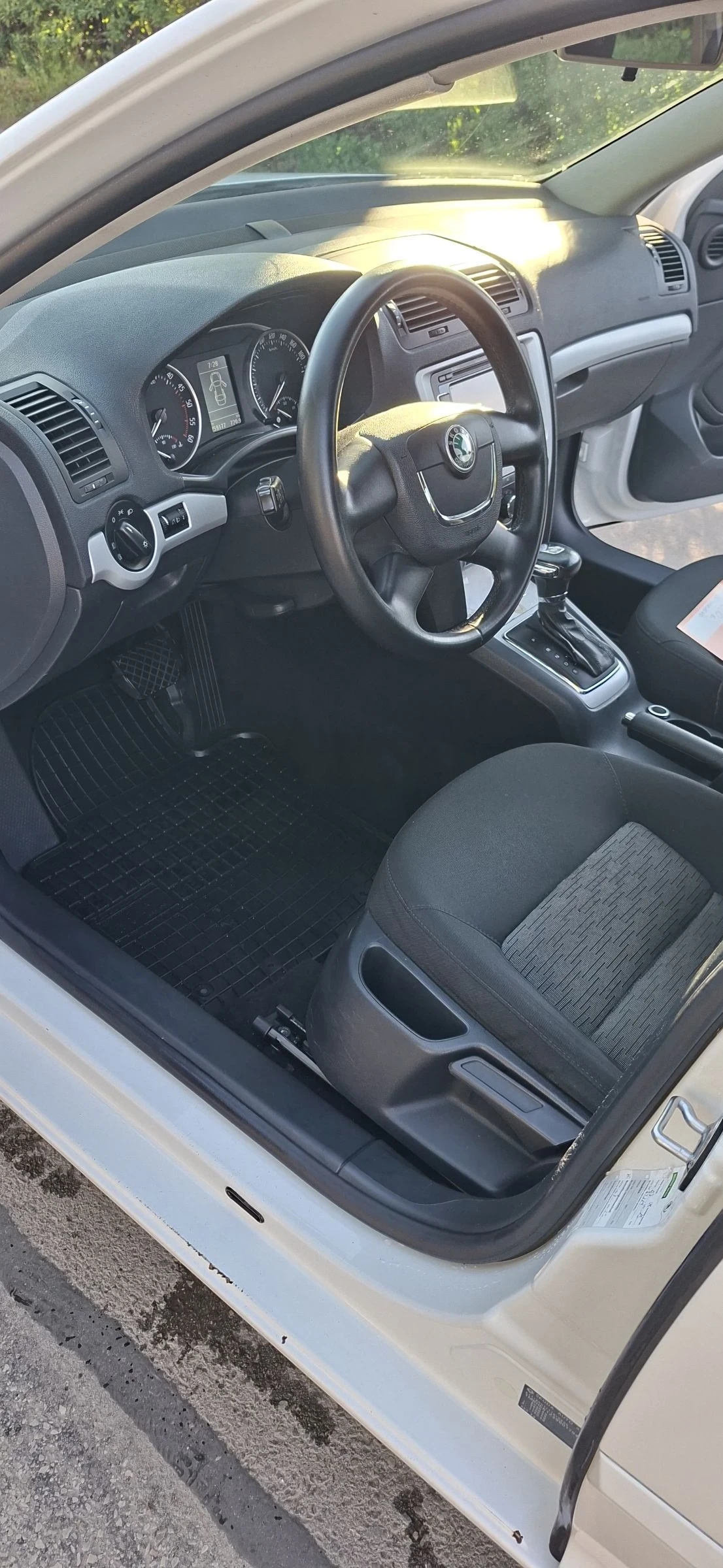 Skoda Octavia 2.0TDI 140к.с DSG обслужена 258000км, снимка 8 - Автомобили и джипове - 54570552