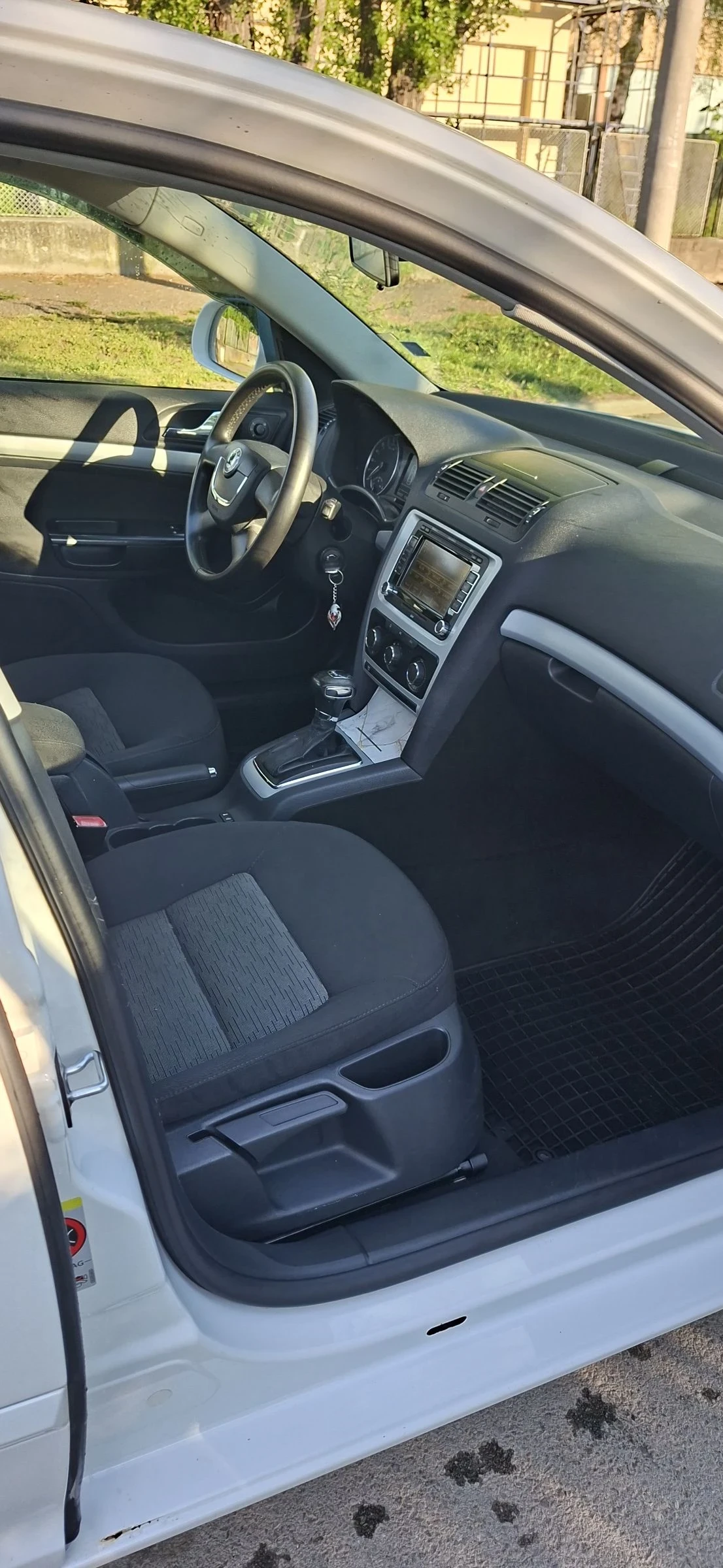 Skoda Octavia 2.0TDI 140к.с DSG обслужена 258000км, снимка 9 - Автомобили и джипове - 54570552