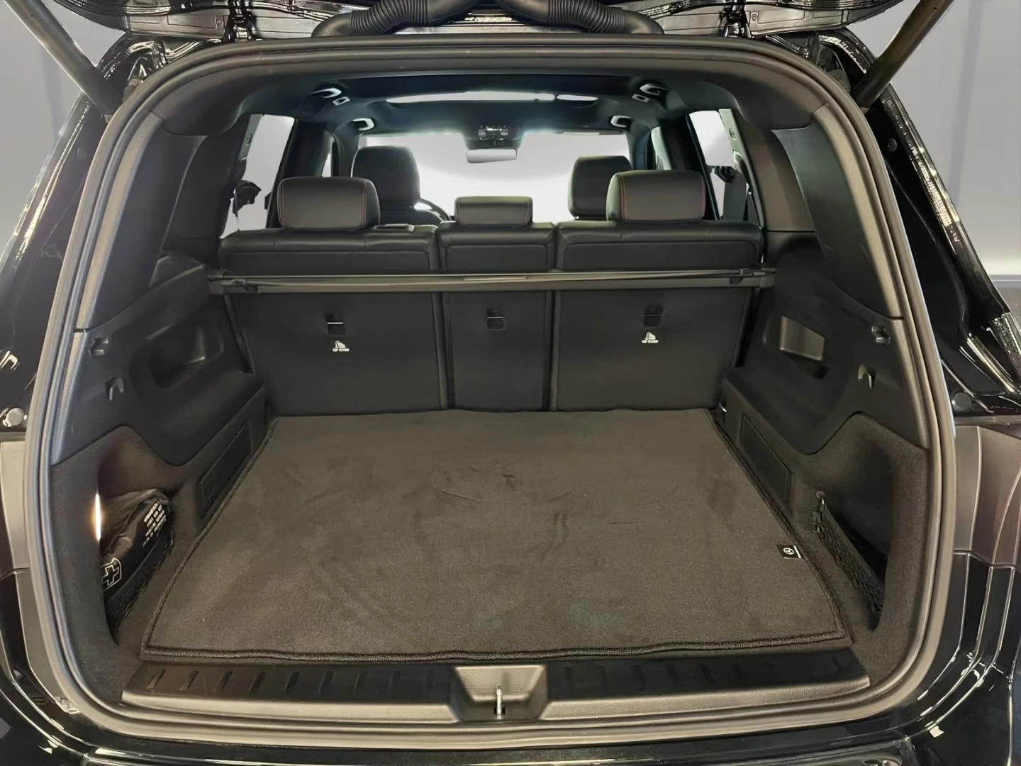 Mercedes-Benz EQB 350/4MATIC/292HP/AMG/PANO/360/CPLAY/MEMO/HUD/556q, снимка 13 - Автомобили и джипове - 55486645