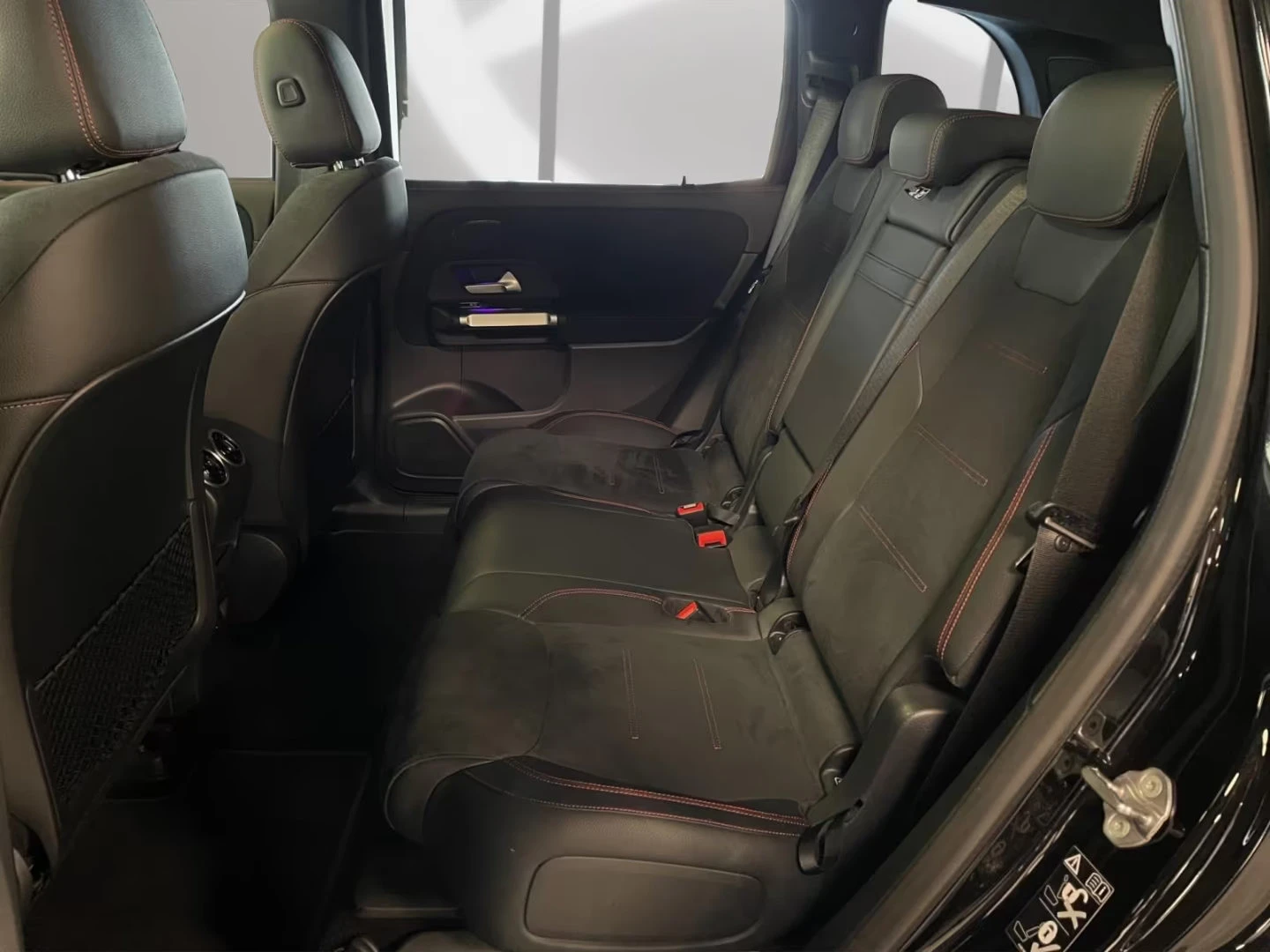 Mercedes-Benz EQB 350/4MATIC/292HP/AMG/PANO/360/CPLAY/MEMO/HUD/556q, снимка 12 - Автомобили и джипове - 55486645
