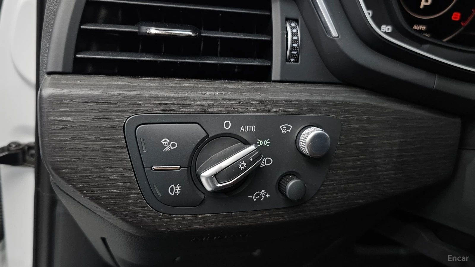 Audi A4 40 TFSI PREMIUM* HUD* КОЖА* НАВИ* ПАНО, снимка 14 - Автомобили и джипове - 55559357