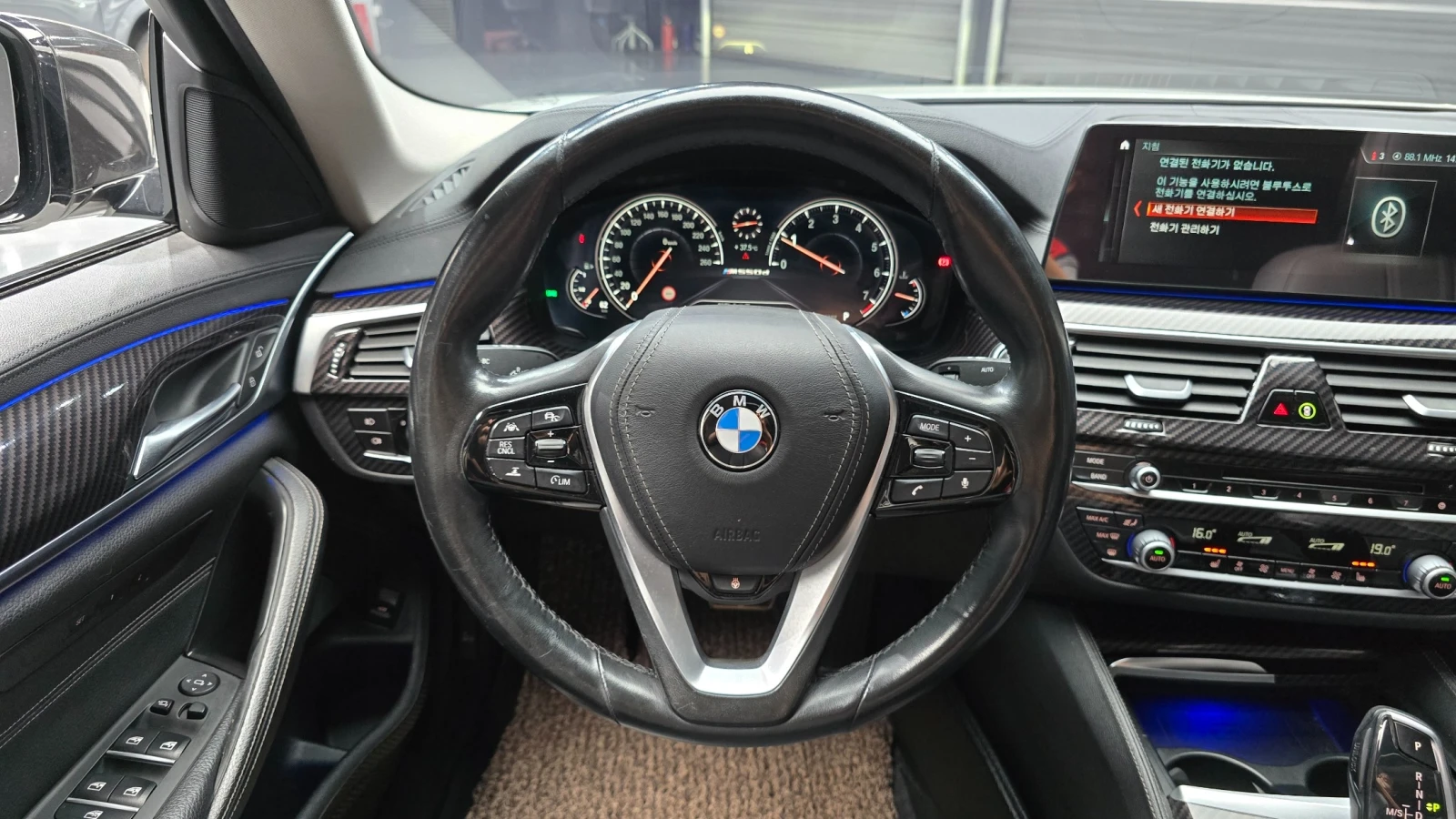 BMW 520 520i Luxury | HUD | Адаптивен круиз | Камера, снимка 12 - Автомобили и джипове - 55942992