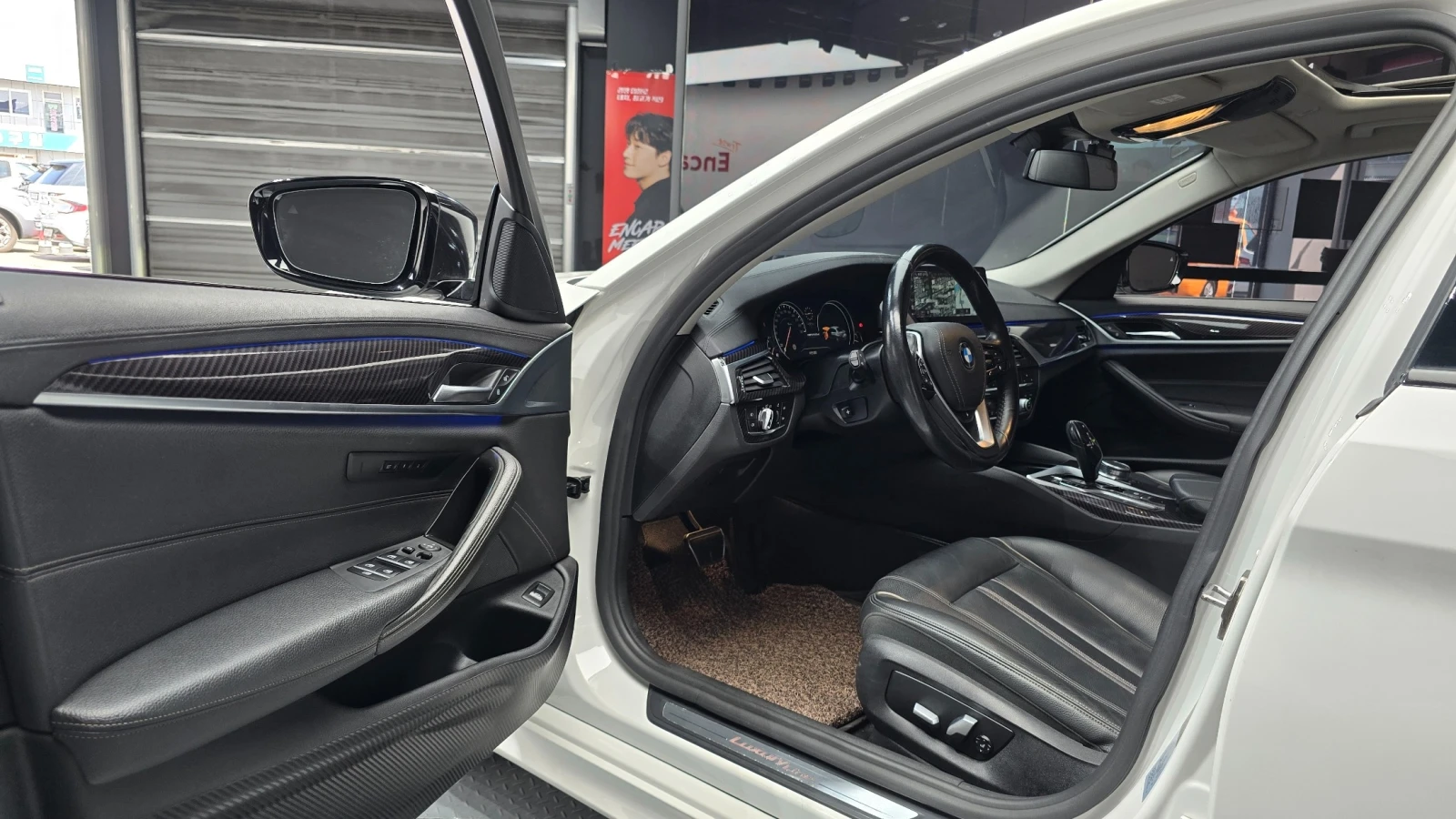 BMW 520 520i Luxury | HUD | Адаптивен круиз | Камера, снимка 9 - Автомобили и джипове - 55942992