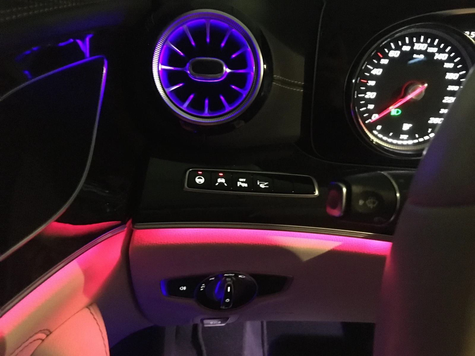 Mercedes-Benz CLS 450 AMG-GERMANY/4MATIC/9G-TRONIC/90хил.км, снимка 12 - Автомобили и джипове - 56137542