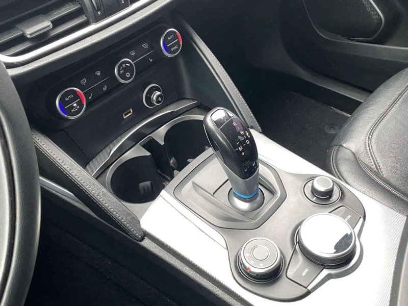 Alfa Romeo Stelvio * BASE SPORT Q4 * CARFAX * ЦЕНА ДО БГ, снимка 11 - Автомобили и джипове - 53237241