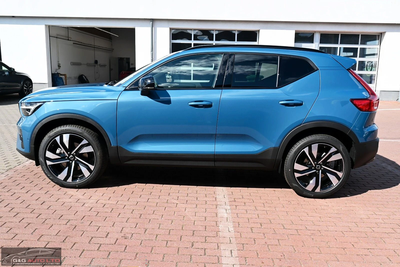 Volvo XC40 B4/HK/360 CAMERA/STDHZG/PANO/ACC/393 - изображение 3