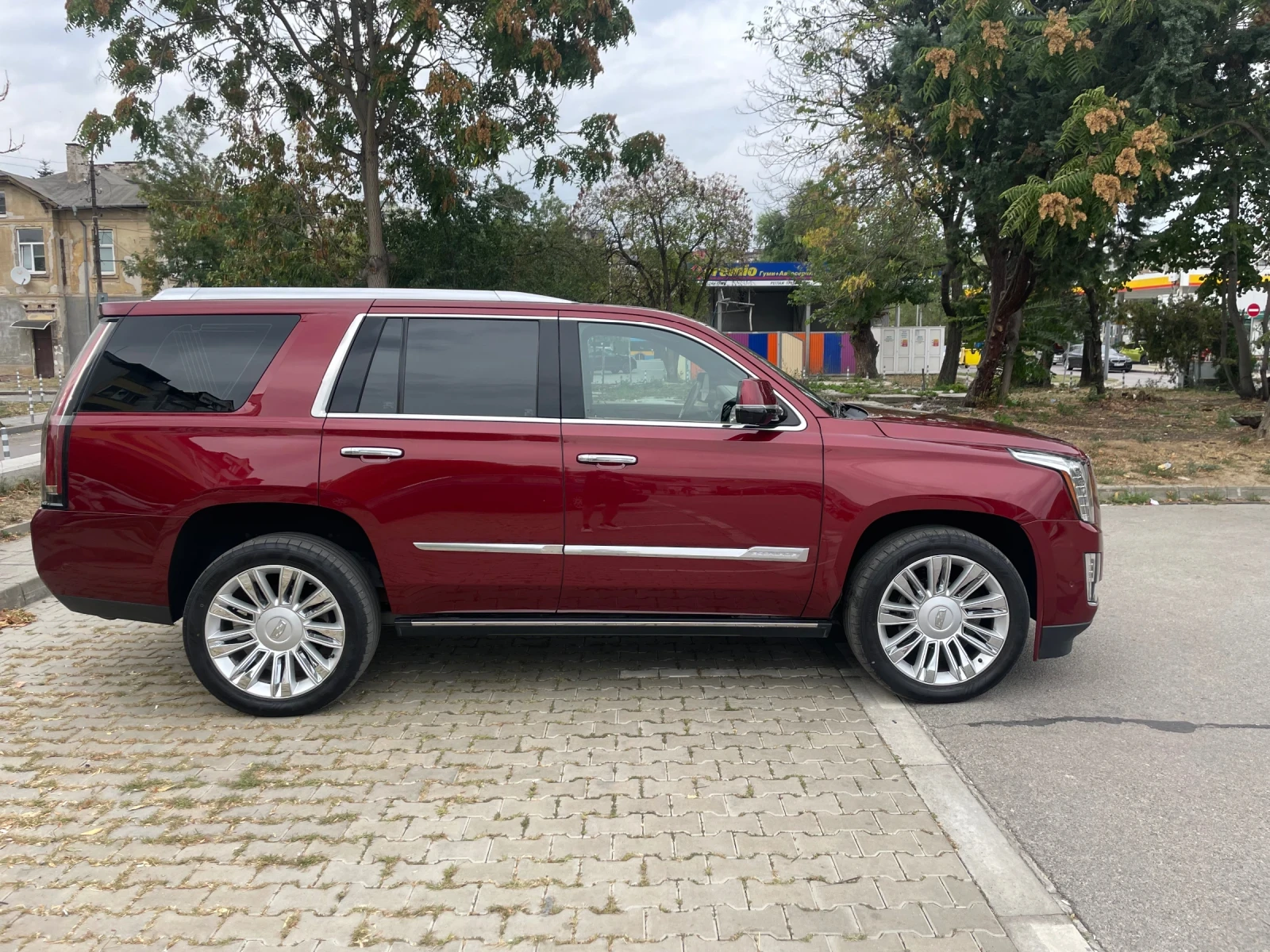 Cadillac Escalade PLATINUM EDITION - изображение 2