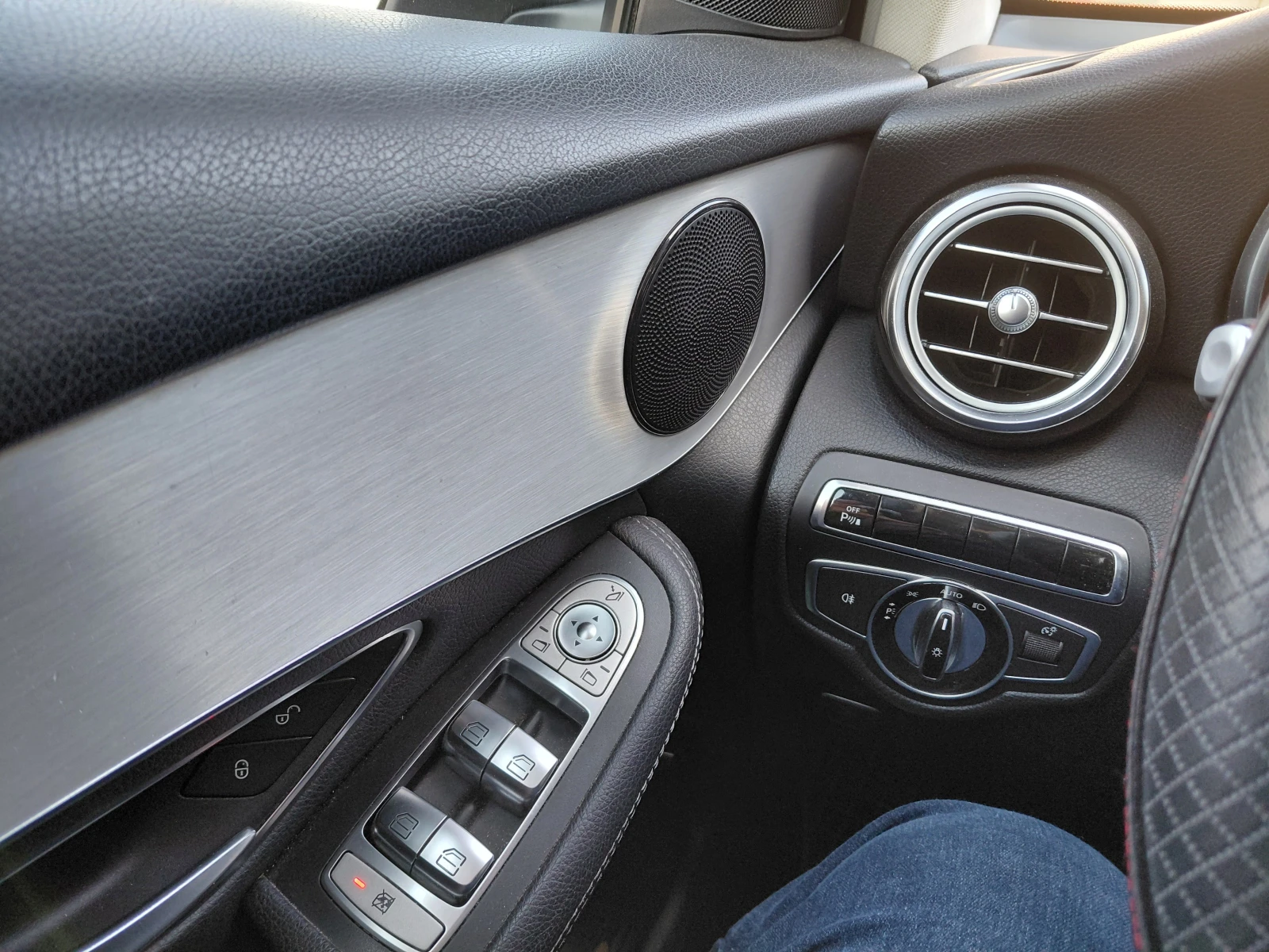 Mercedes-Benz GLC 220 СУВ, снимка 15 - Автомобили и джипове - 54000986