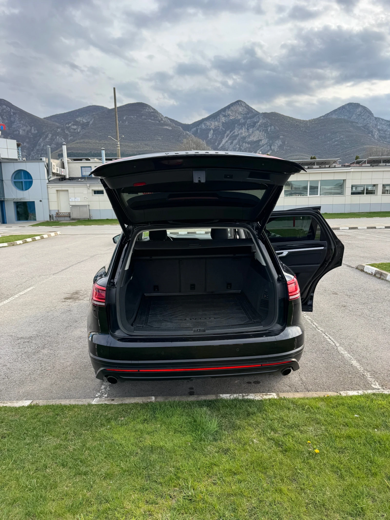 VW Touareg, снимка 6 - Автомобили и джипове - 54455430