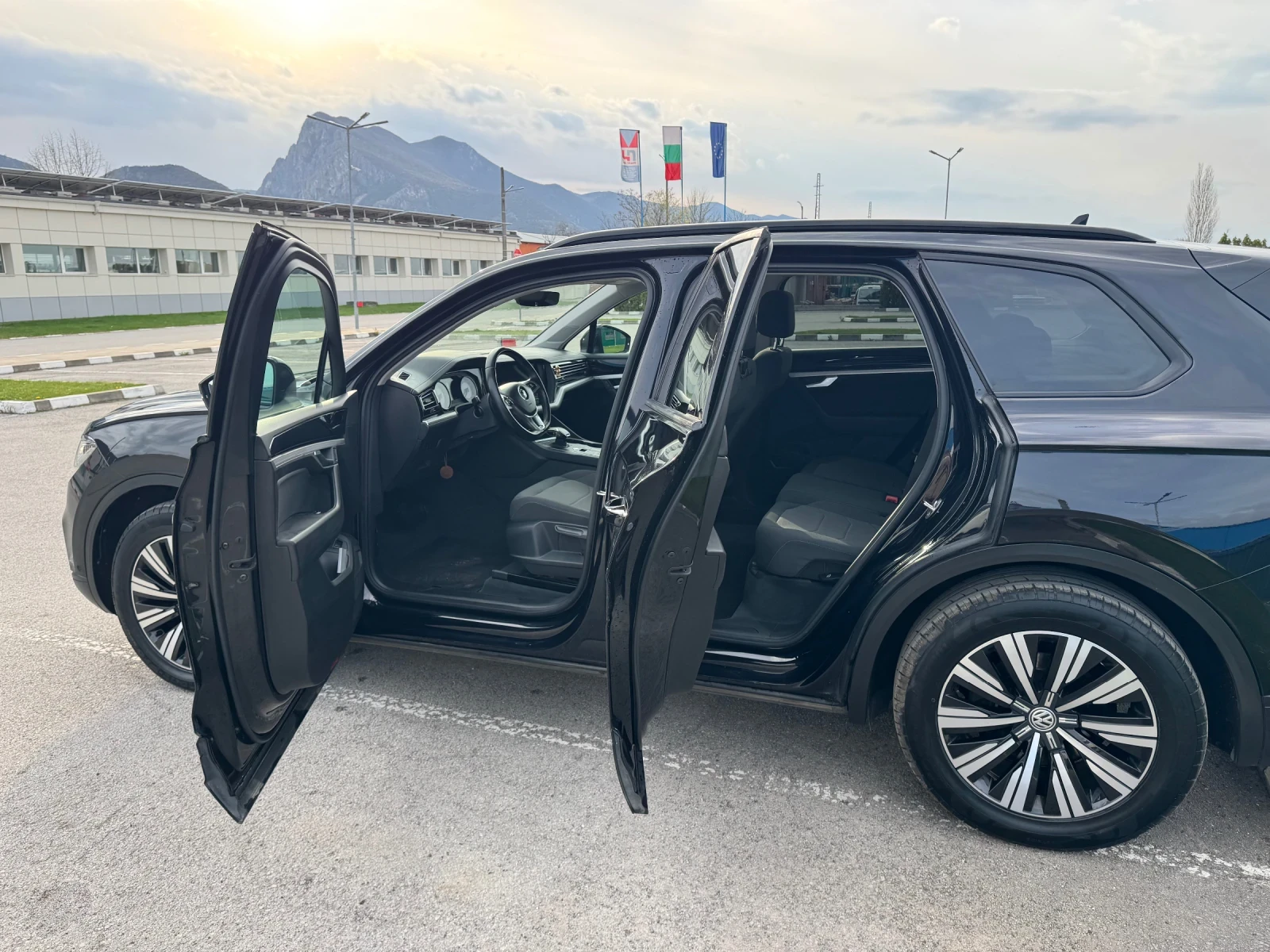 VW Touareg, снимка 9 - Автомобили и джипове - 54455430
