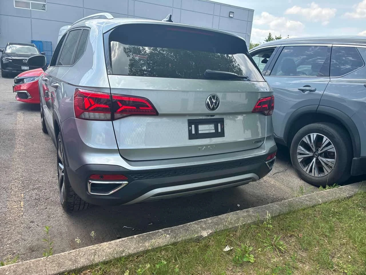 VW Taos * Highline * АВТОКРЕДИТ БЕЗ ПЪРВОНАЧАЛНА ВНОСКА* , снимка 4 - Автомобили и джипове - 54803161
