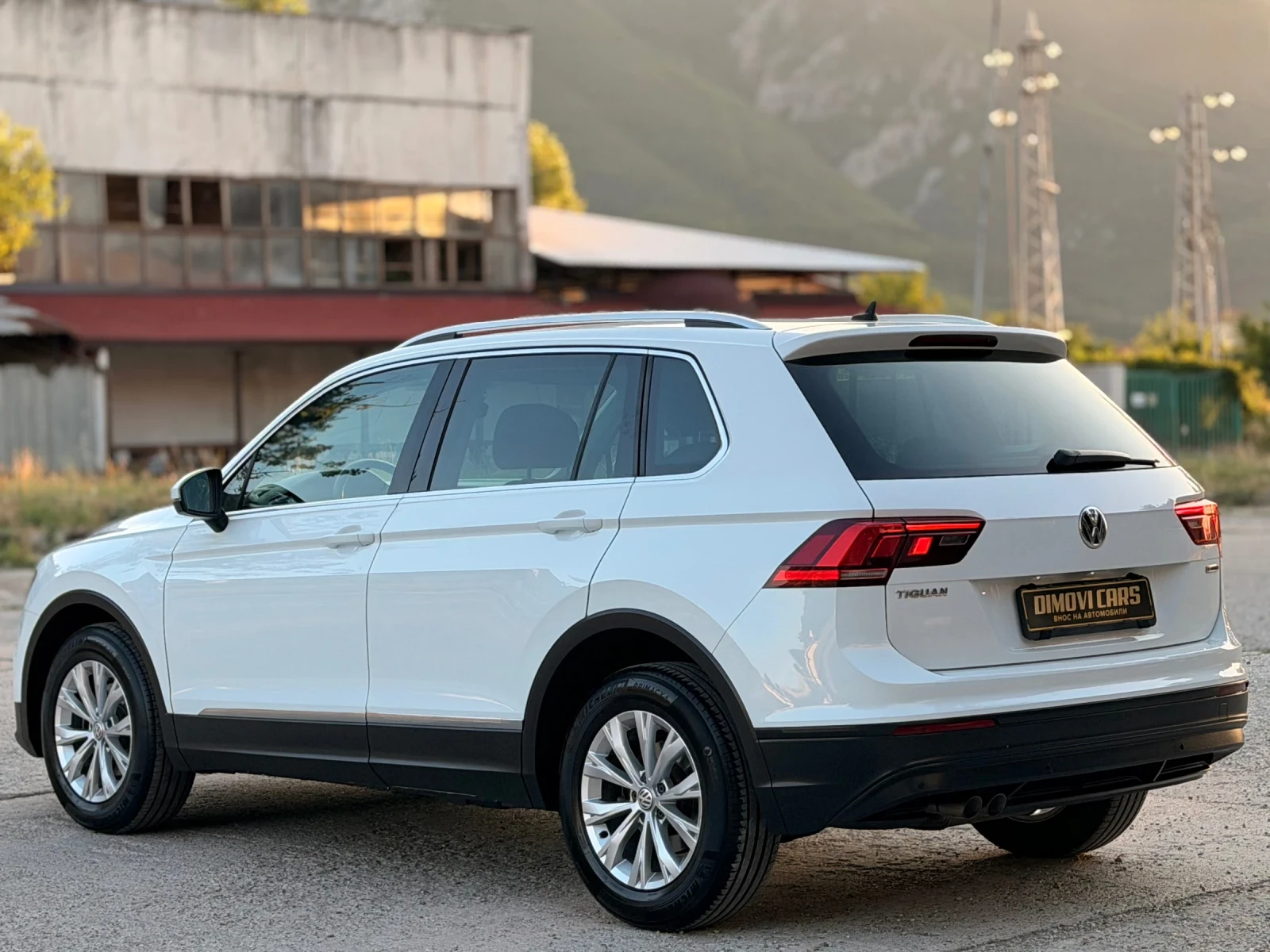 VW Tiguan 2.0TDI/4MOTION/АВТОМАТ, снимка 3 - Автомобили и джипове - 55285682