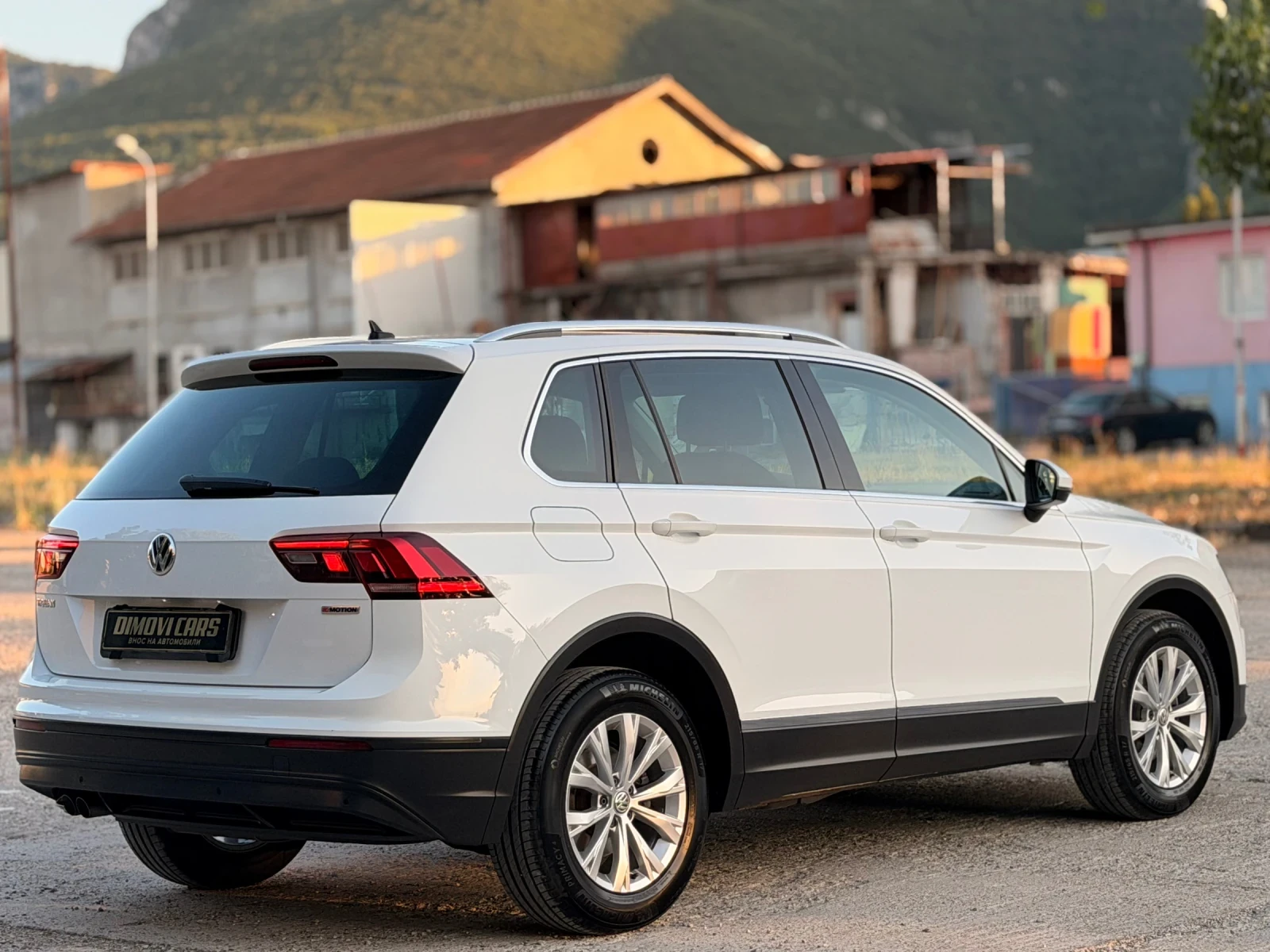 VW Tiguan 2.0TDI/4MOTION/АВТОМАТ, снимка 5 - Автомобили и джипове - 55285682