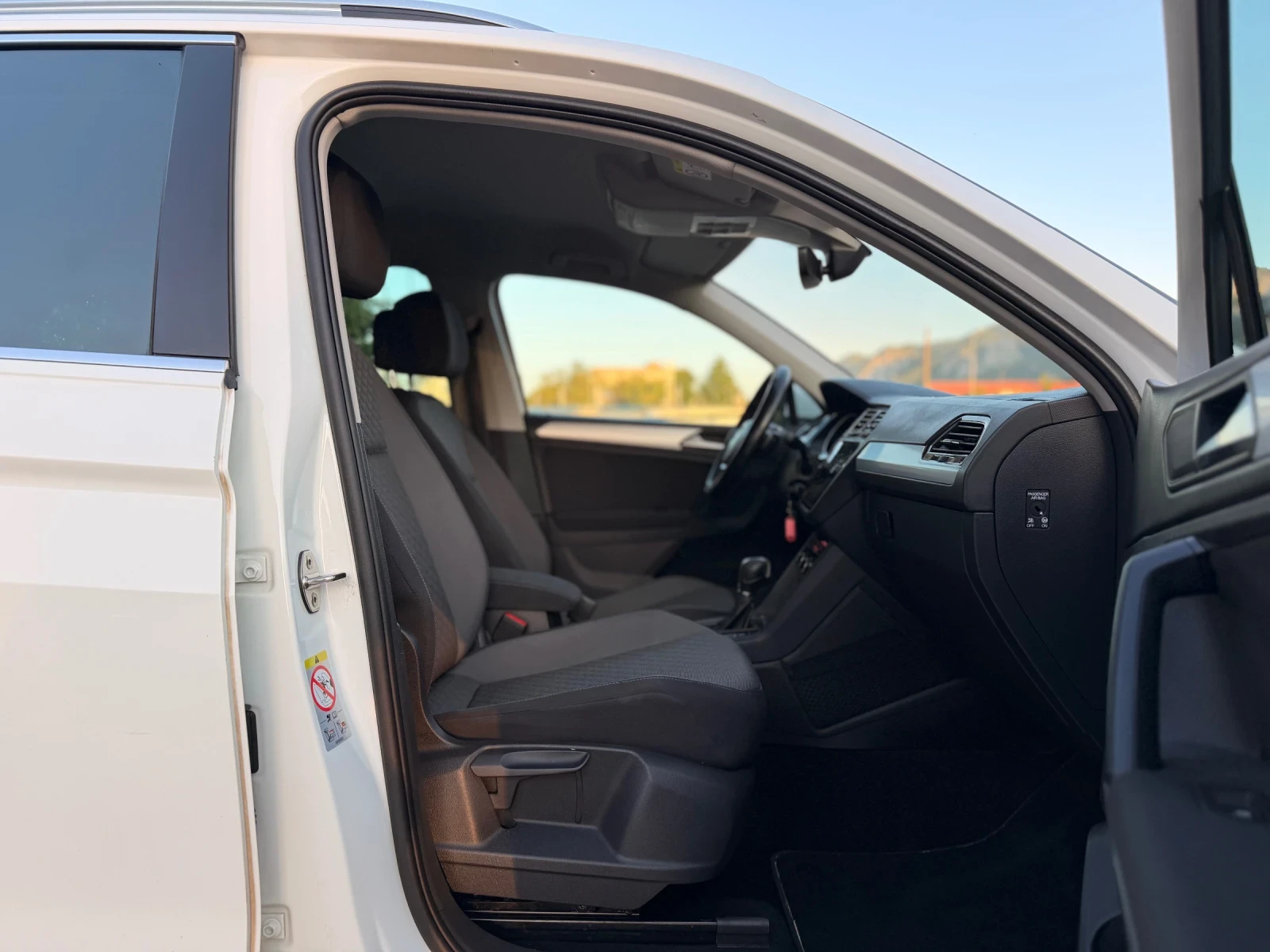 VW Tiguan 2.0TDI/4MOTION/АВТОМАТ, снимка 13 - Автомобили и джипове - 55285682