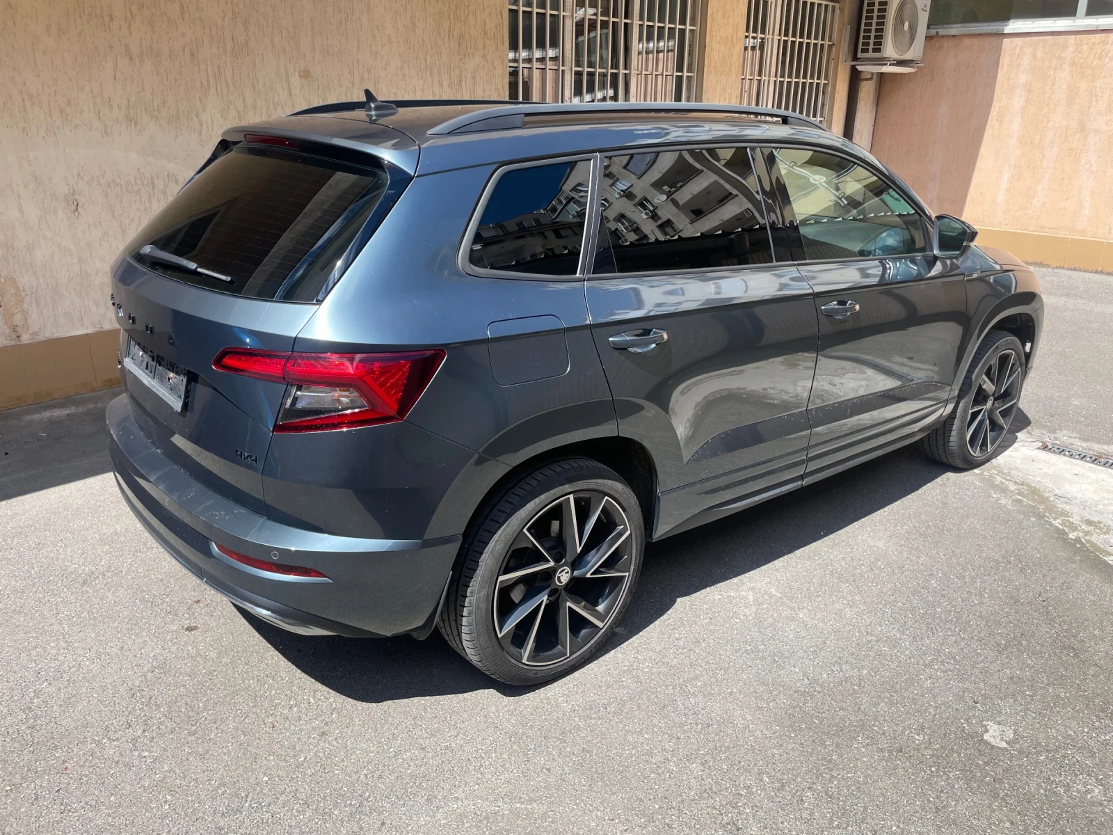 Skoda Karoq Sportline 2.0 TSI 190ps, снимка 4 - Автомобили и джипове - 55420327