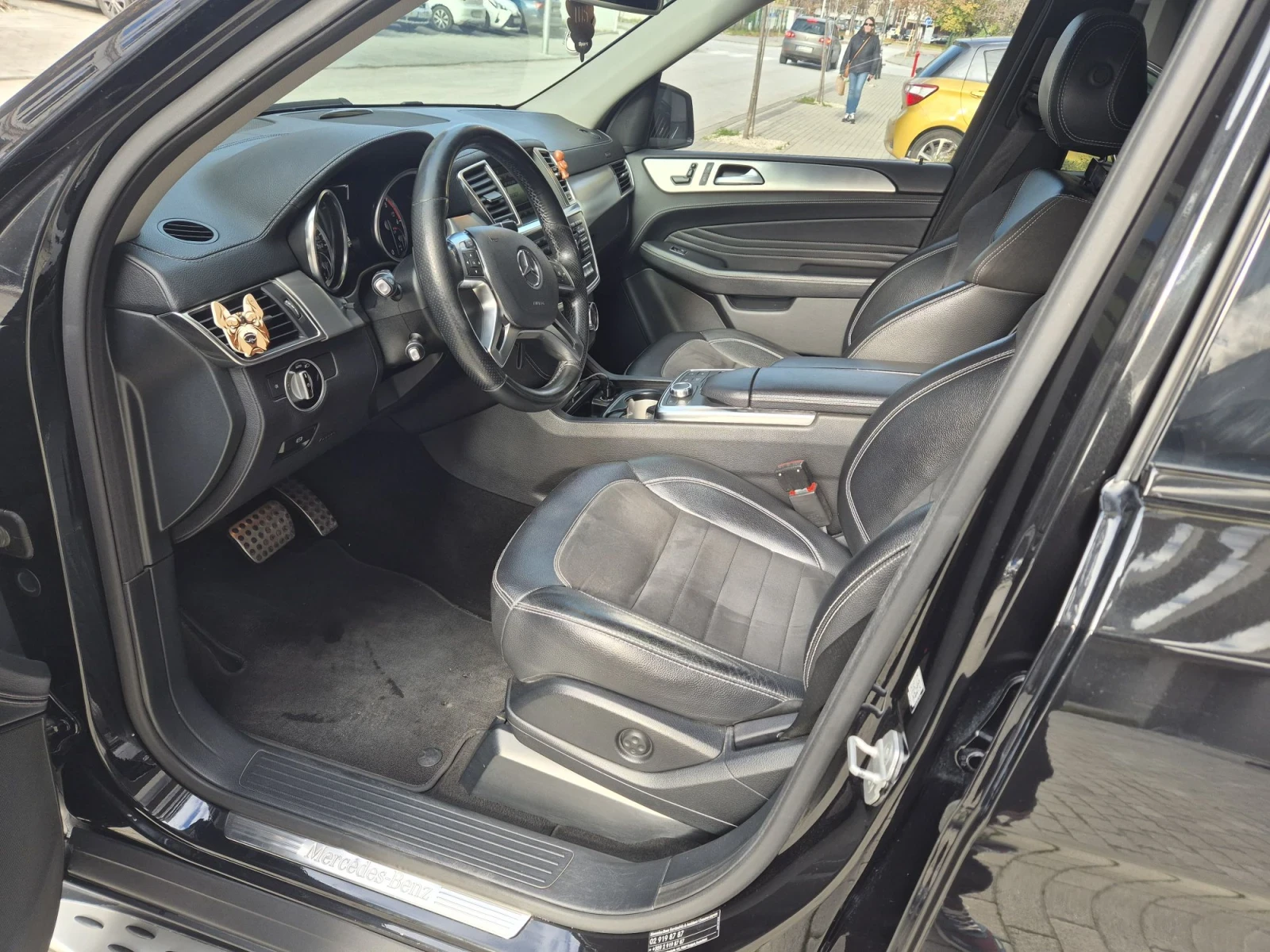 Mercedes-Benz ML 350 350/AMG/360-Камери/ 1 СОБСТВЕНИК!, снимка 13 - Автомобили и джипове - 56608470