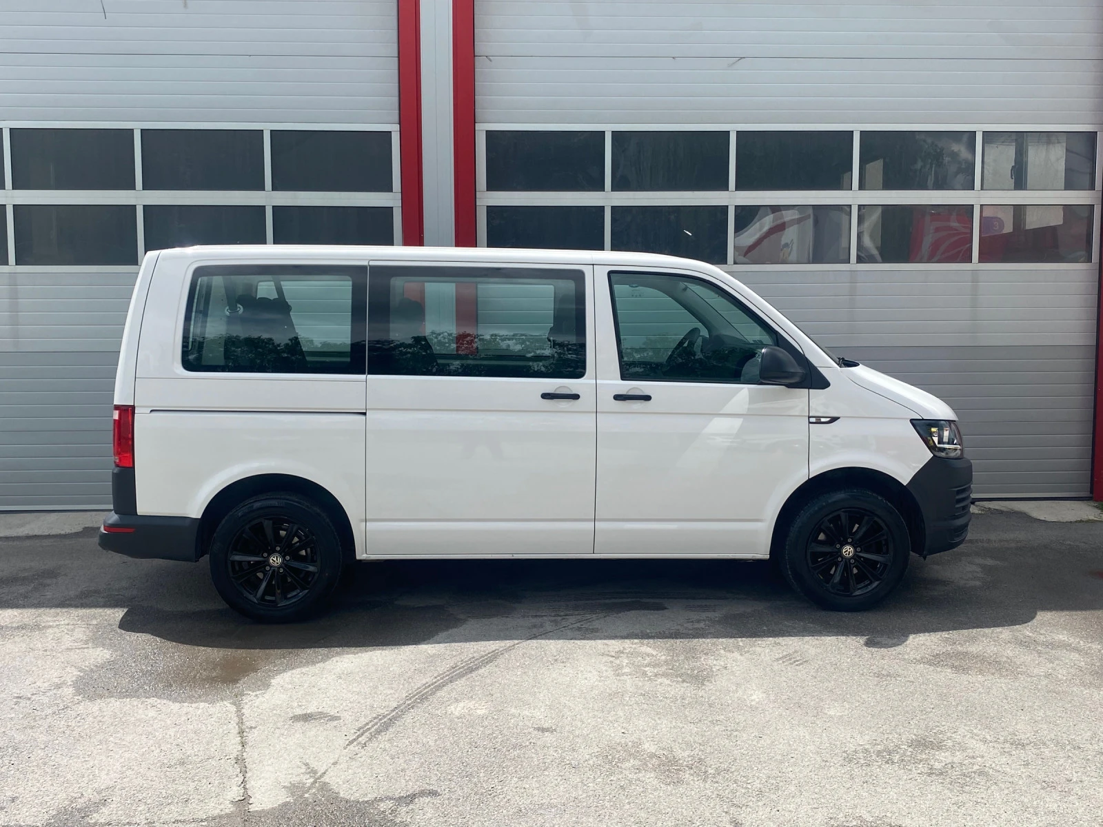 VW Transporter 2.0TDI KLIMATIK EVRO 6B 9-MEСТЕН - изображение 5