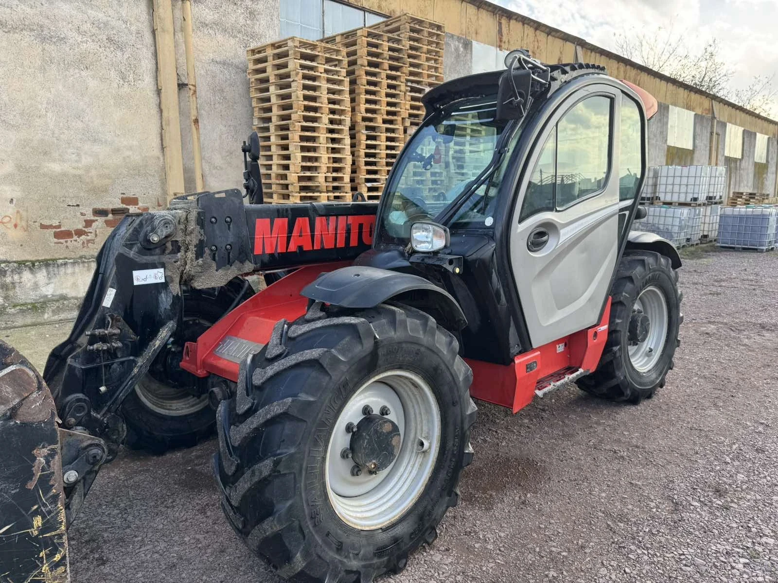 Телескопичен товарач Manitou MLT 733 - изображение 3
