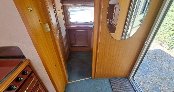 Каравана Caravelair Cayenne , снимка 8 - Каравани и кемпери - 56047301