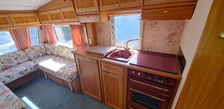Каравана Caravelair Cayenne , снимка 6 - Каравани и кемпери - 56047301
