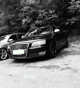 ������ Audi A8
