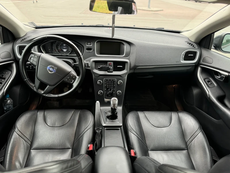 Volvo V40, снимка 16 - Автомобили и джипове - 47747878