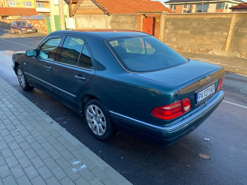 Mercedes-Benz E 230 АГУ, снимка 2 - Автомобили и джипове - 47309965