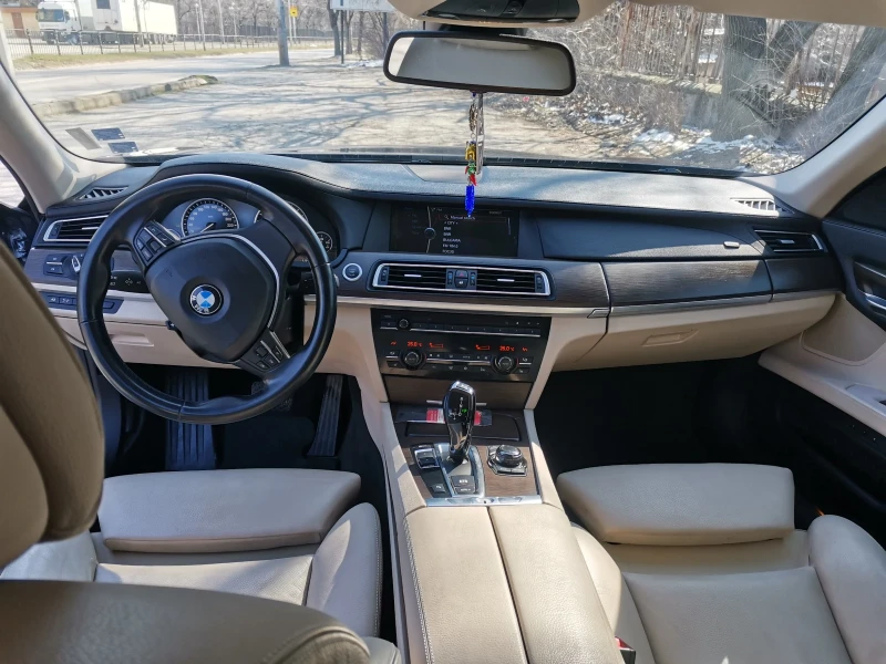 BMW 750, снимка 7 - Автомобили и джипове - 52359913
