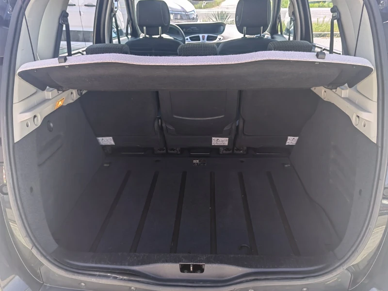 Renault Scenic 1.5 dCi, снимка 11 - Автомобили и джипове - 50046781