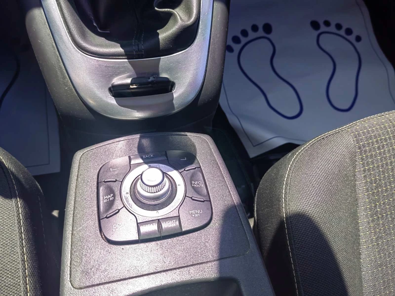 Renault Scenic 1.5 dCi, снимка 15 - Автомобили и джипове - 50046781