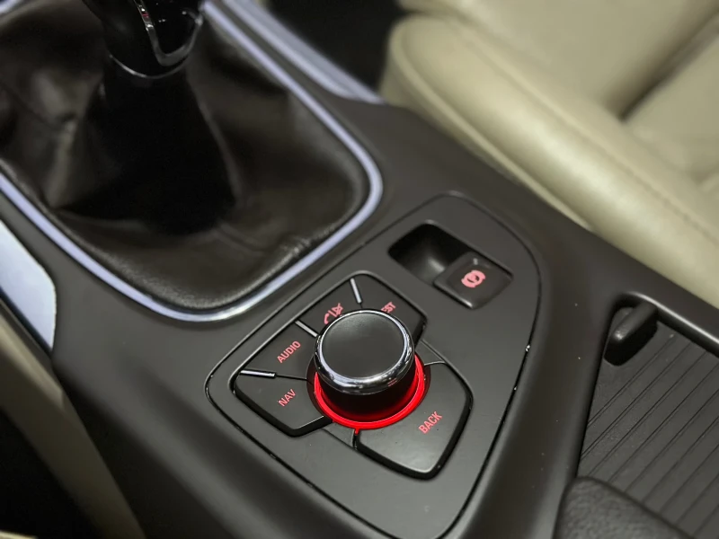 Opel Insignia 2.0 CDTI, снимка 15 - Автомобили и джипове - 52095363