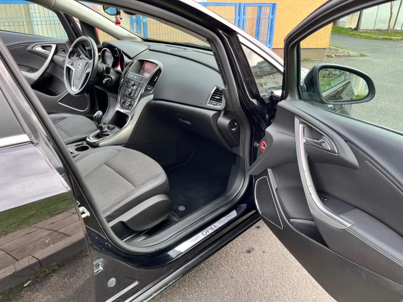 Opel Astra 1.7 CDTI, снимка 9 - Автомобили и джипове - 52722735