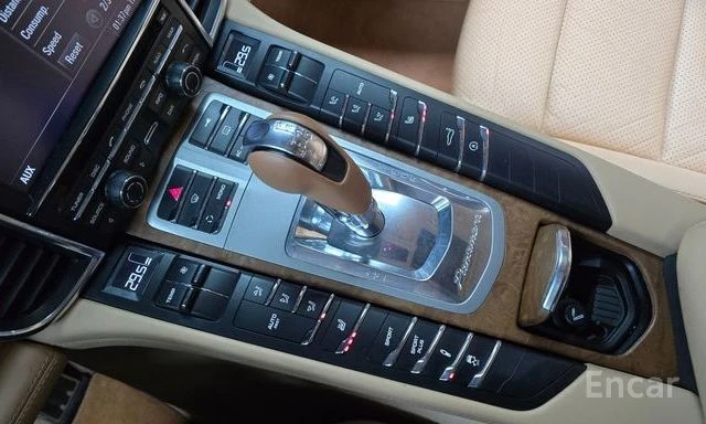 Porsche Panamera, снимка 9 - Автомобили и джипове - 54466792