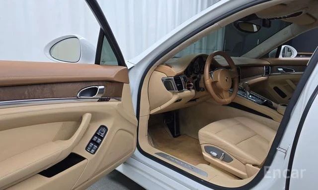 Porsche Panamera, снимка 8 - Автомобили и джипове - 54466792