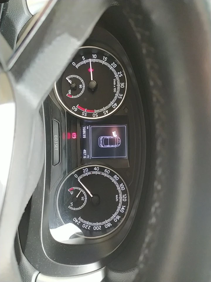 Skoda Rapid, снимка 9 - Автомобили и джипове - 55407614