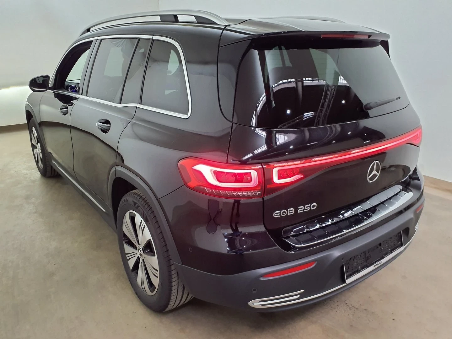 Mercedes-Benz EQB Progressive 250 4MATIC  - изображение 4