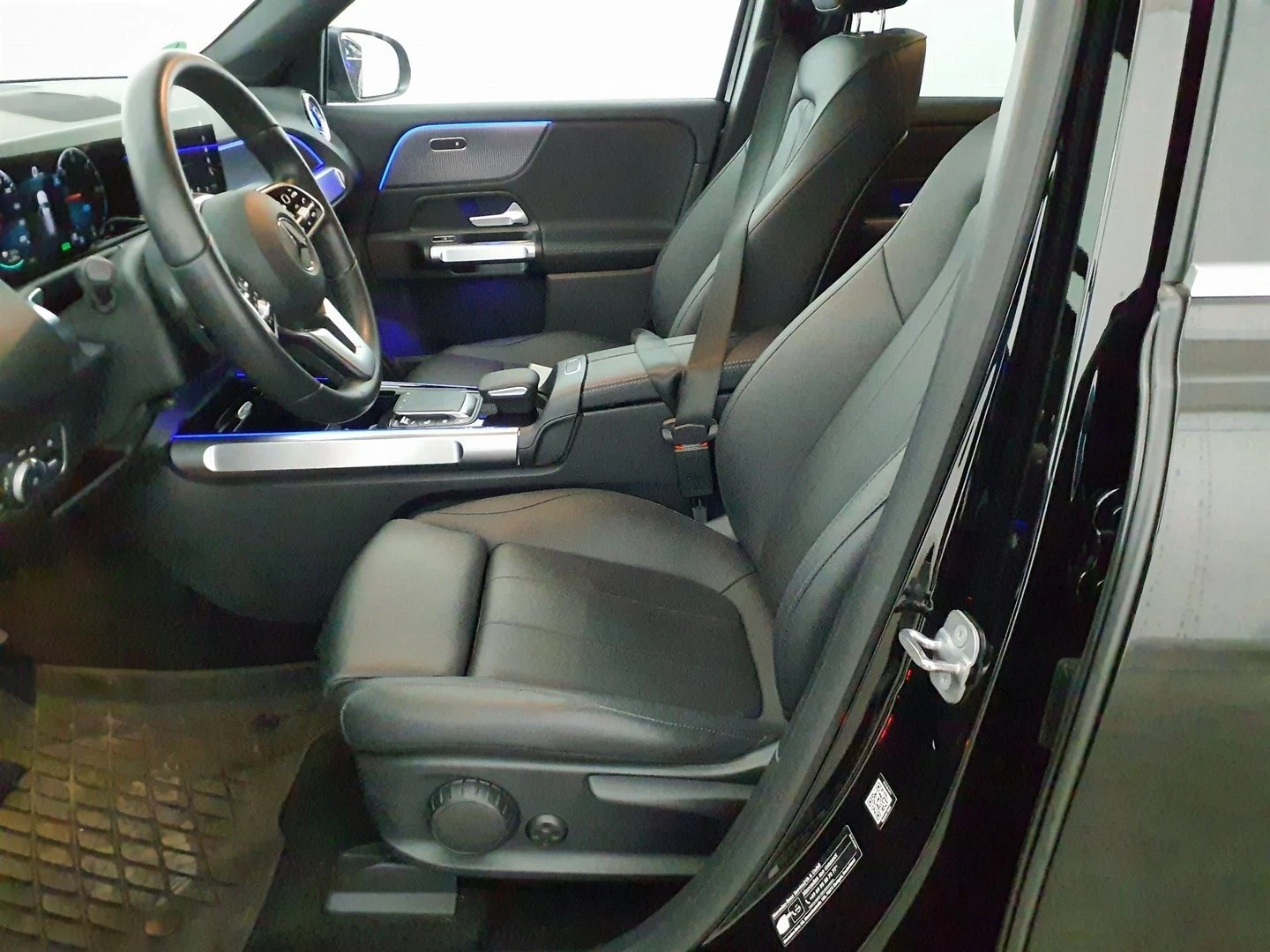 Mercedes-Benz EQB Progressive 250 4MATIC  - изображение 7