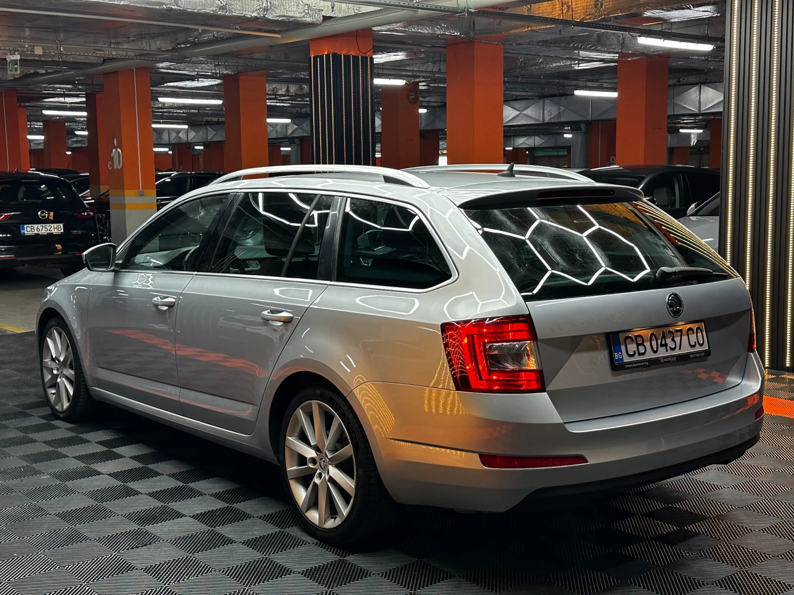 Skoda Octavia 1.8i 180 к.с./ГАРАНЦИЯ/БАРТЕР/ЛИЗИНГ/КОМЕНТАР, снимка 5 - Автомобили и джипове - 51357367