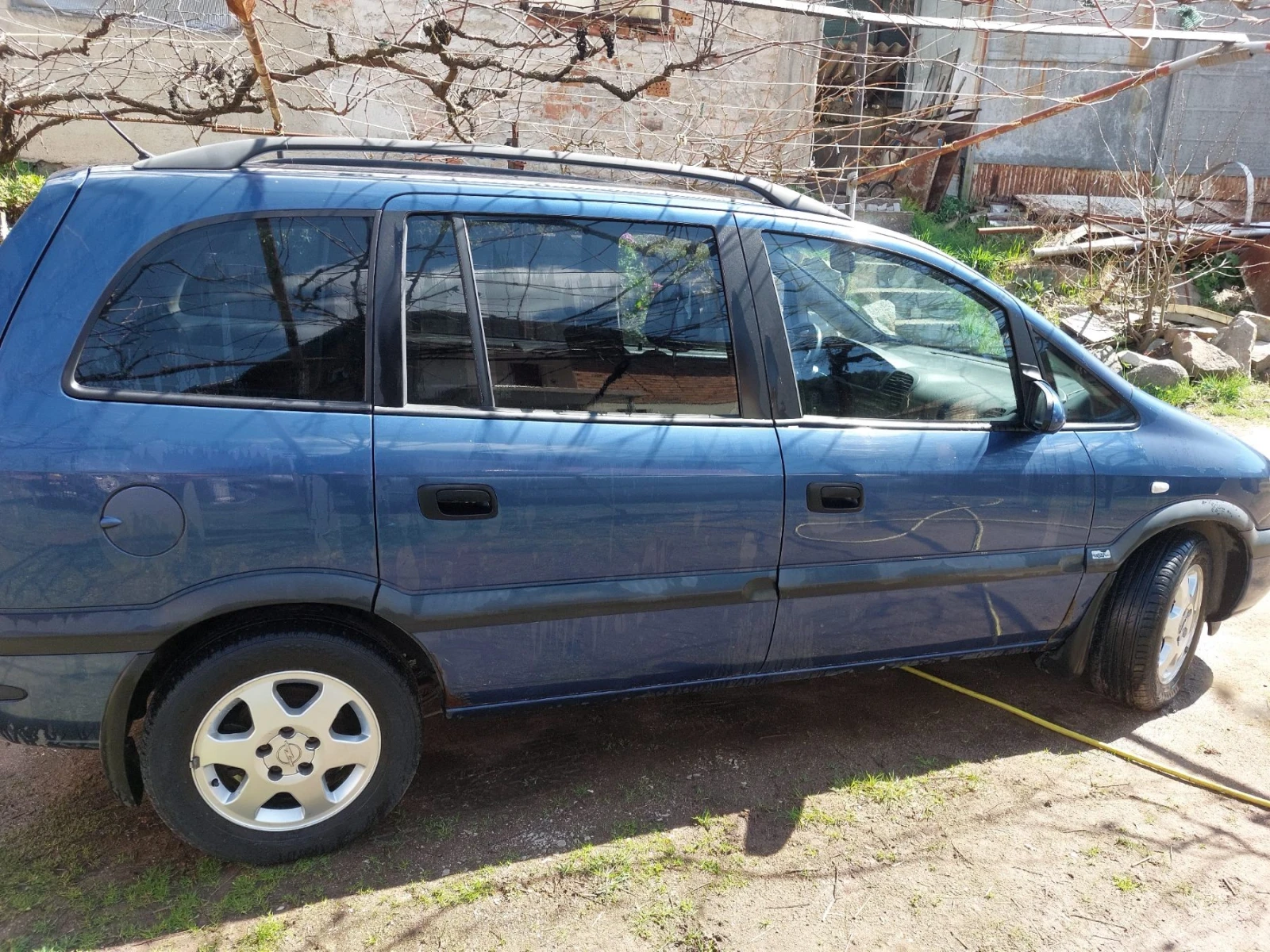 Opel Zafira 2.0 dti, снимка 15 - Автомобили и джипове - 52683217