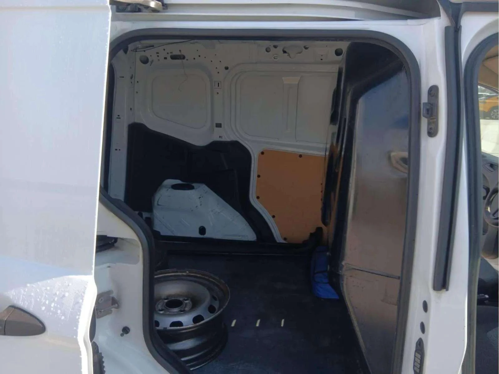 Ford Courier 1.5 TDCi, снимка 11 - Автомобили и джипове - 53866644