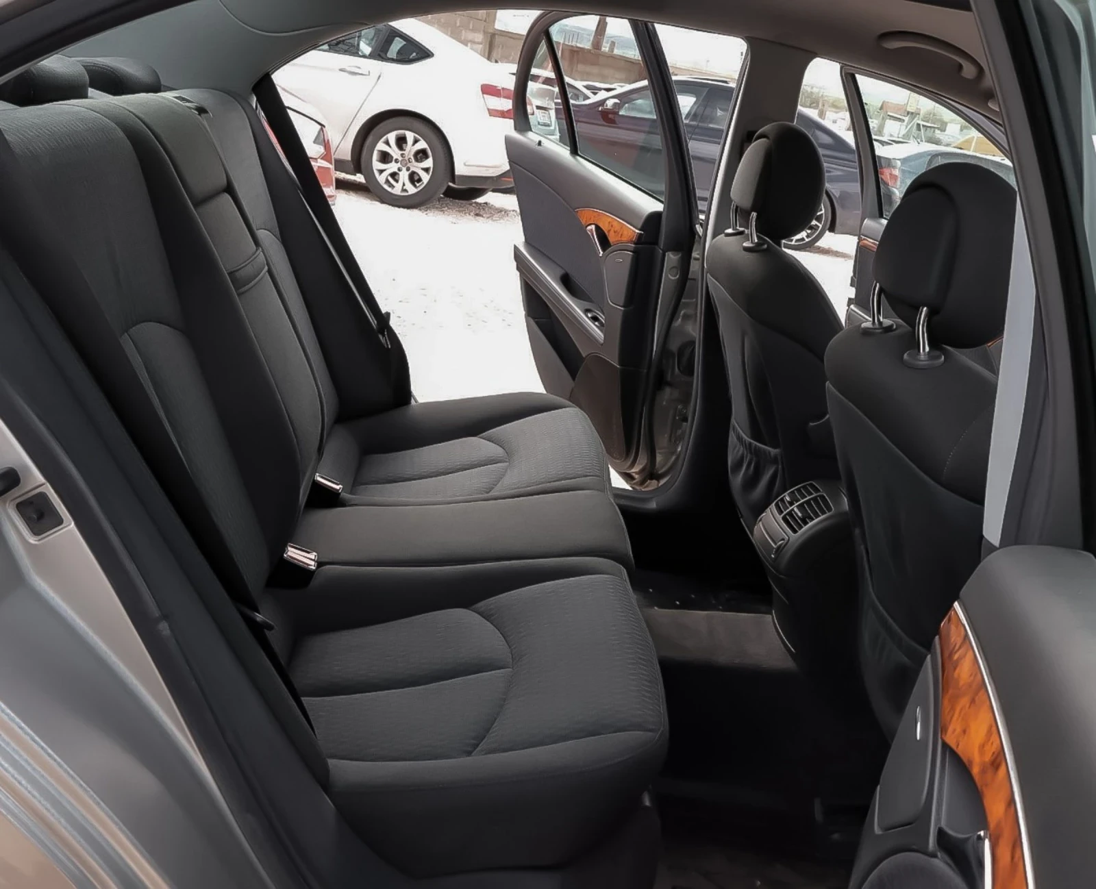 Mercedes-Benz E 220  Avtomat 2.2cdi 150kc , снимка 11 - Автомобили и джипове - 54081257