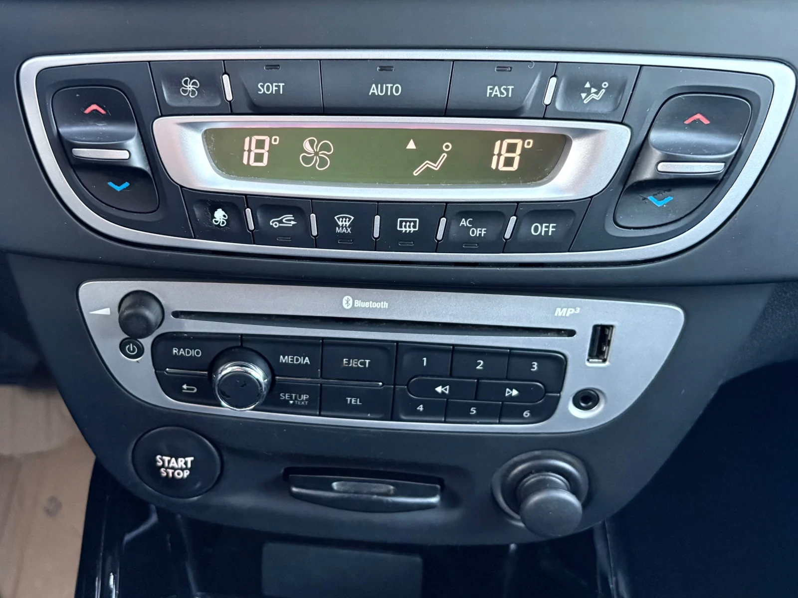 Renault Megane  1.5 dCi 110кс ЕКСТРИ BOSE Холандия, снимка 16 - Автомобили и джипове - 54296446