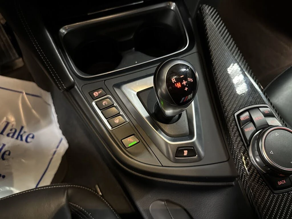 BMW M4 RWD * CARBON PKG * Harman Kardon * HUD, снимка 11 - Автомобили и джипове - 54458560