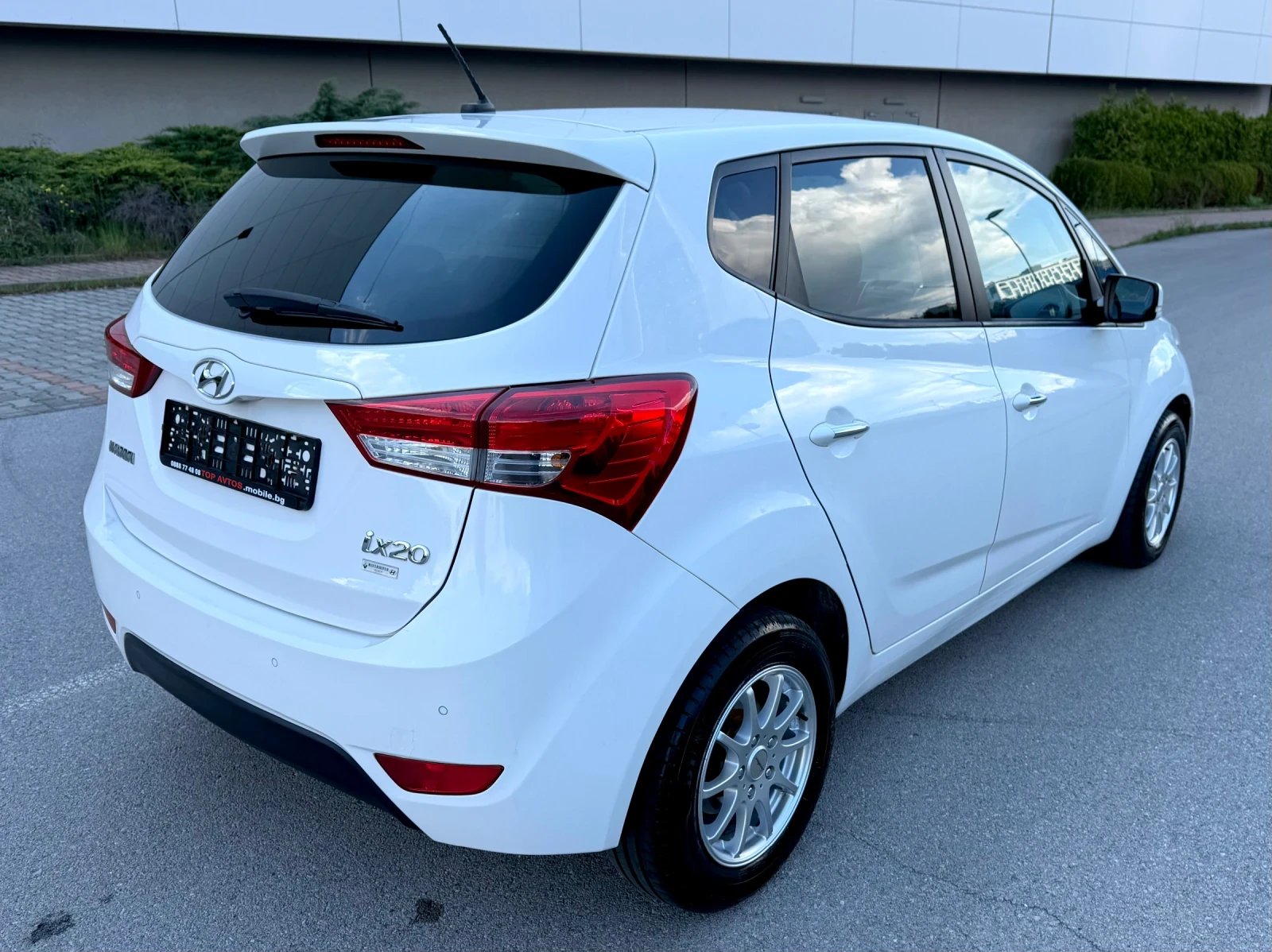 Hyundai Ix20 1.6i/125kc/Автоматик/Климатроник/PDC, снимка 4 - Автомобили и джипове - 54622657