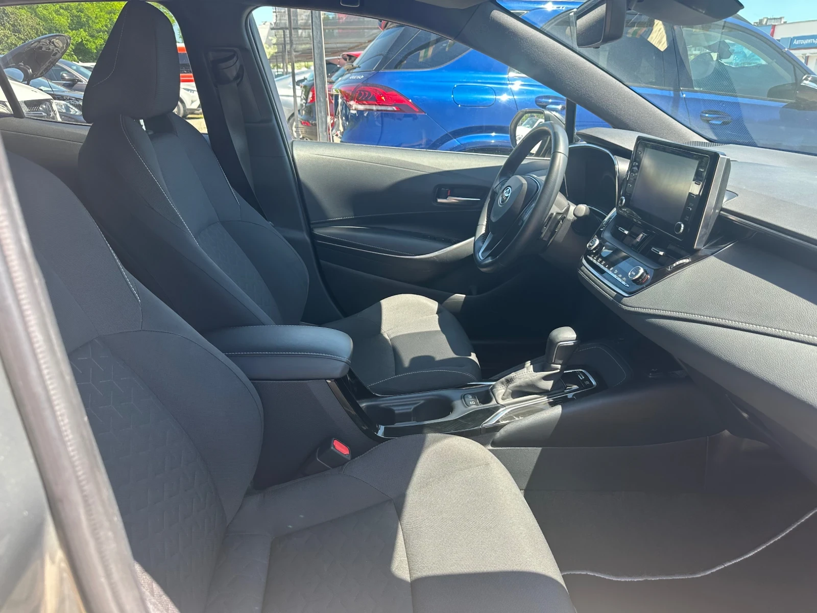 Toyota Corolla Hybrid 2.0i, снимка 6 - Автомобили и джипове - 54853057