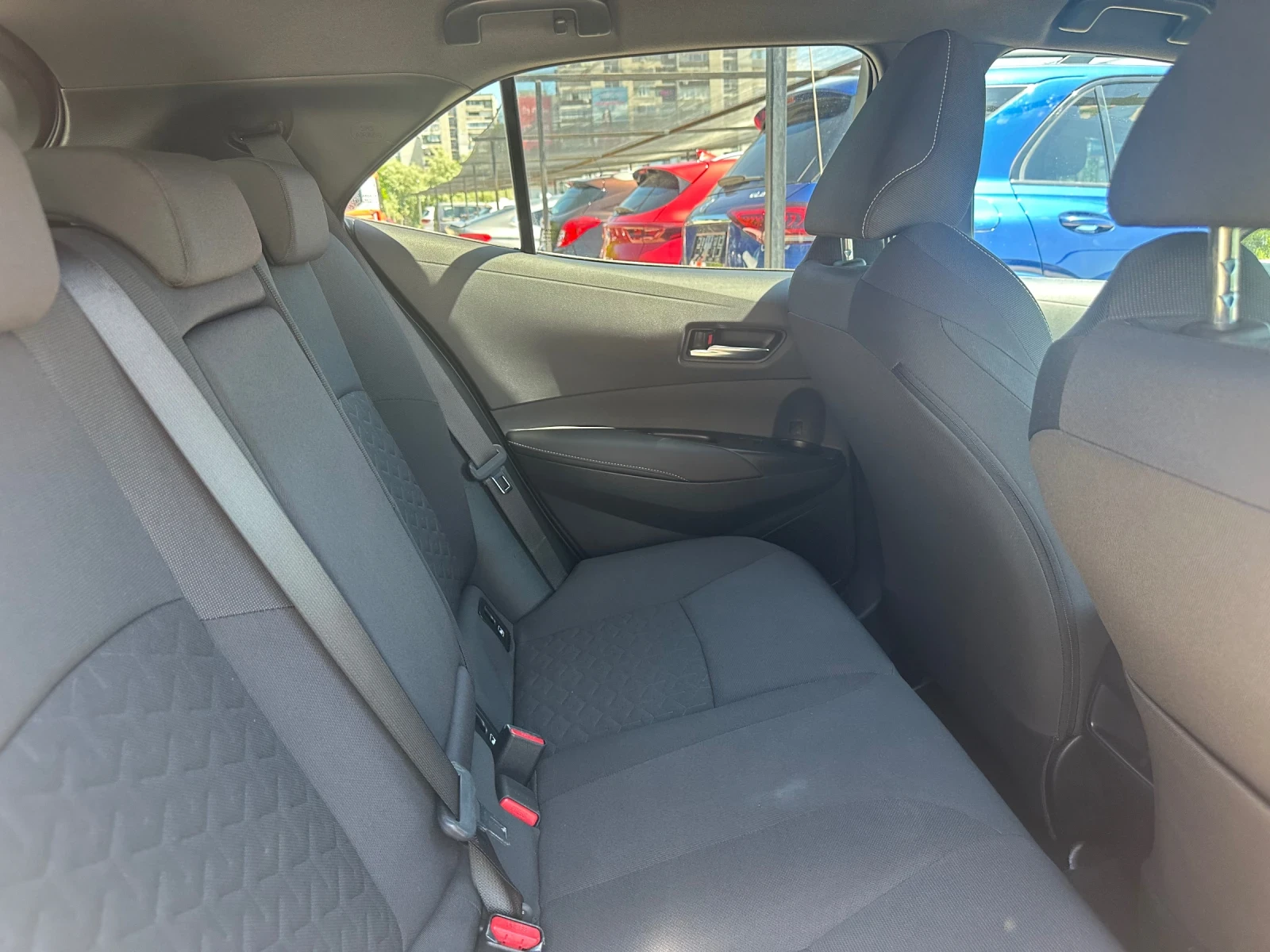 Toyota Corolla Hybrid 2.0i, снимка 7 - Автомобили и джипове - 54853057