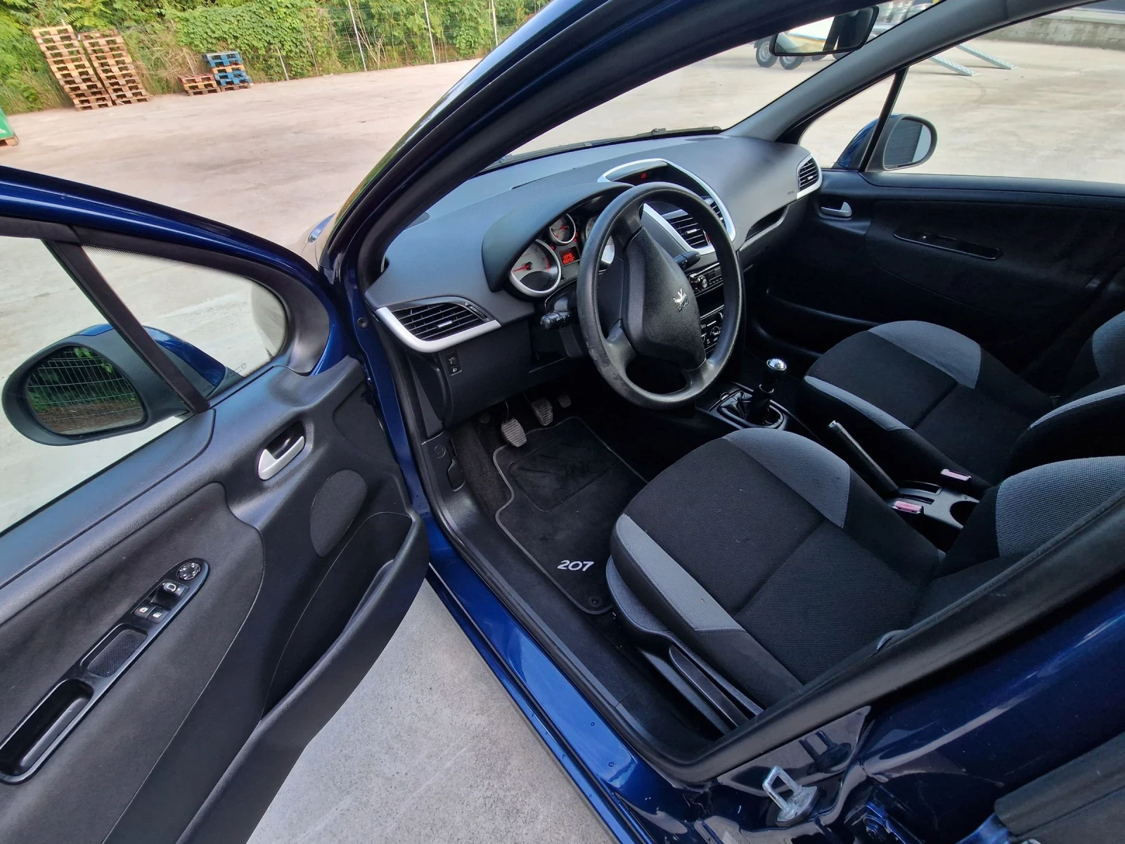 Peugeot 207 1.4i 75к.с., снимка 10 - Автомобили и джипове - 54876882