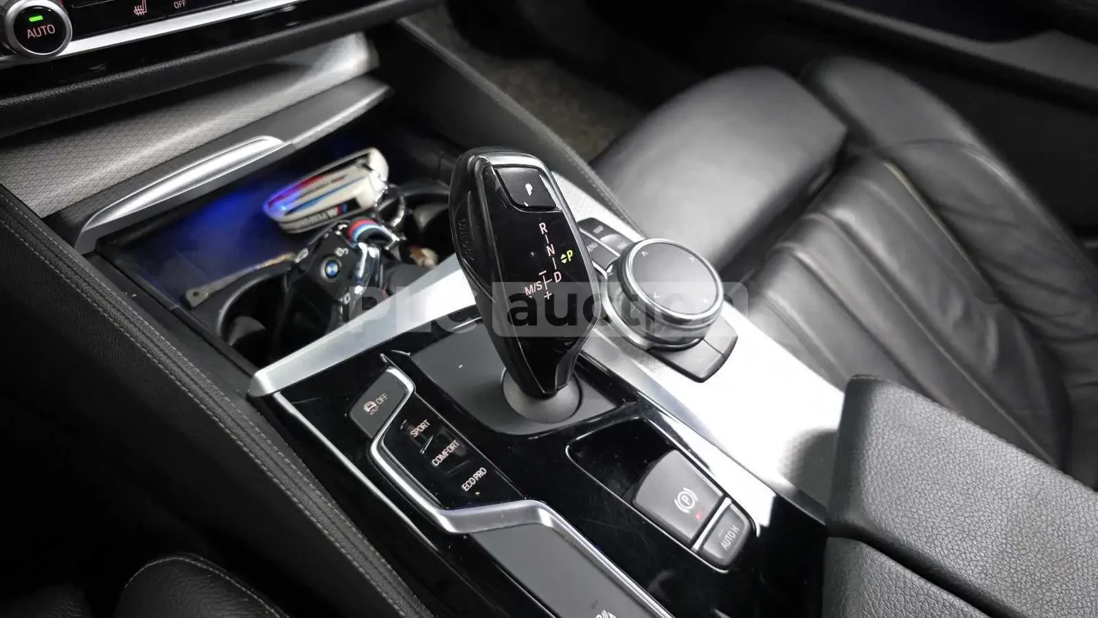 BMW 530 M SPORT + HEAD UP/360/PANO/FULL, снимка 8 - Автомобили и джипове - 55281891